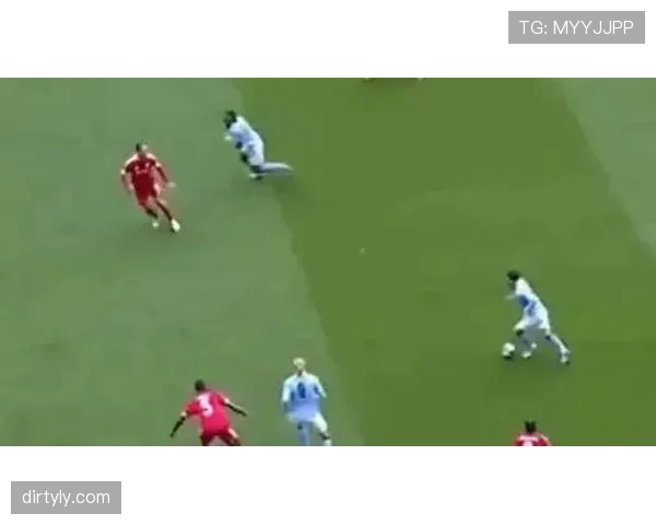 哈兰德高位逼抢更活跃，撕开防线效率超越莱万