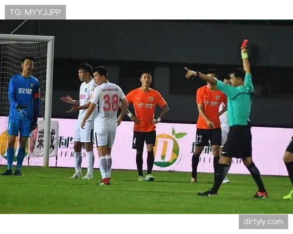 拉人犯规判定要点：是否影响对手自由移动