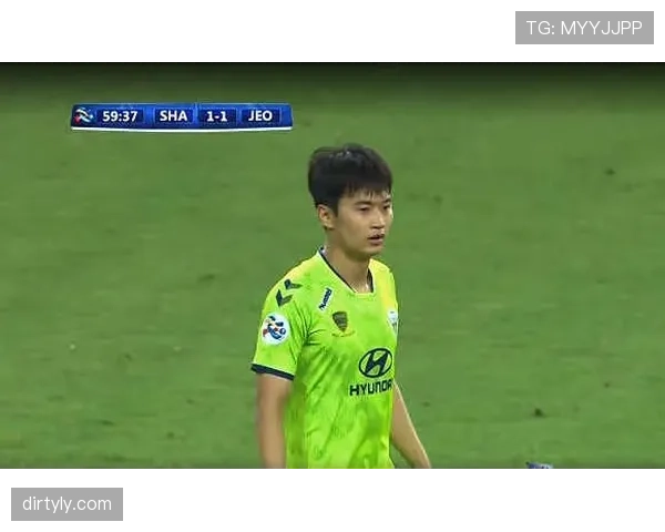 战术犯规的判罚标准：何时构成黄牌级别的故意阻止进攻？