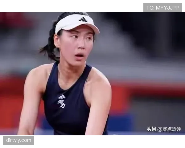 王欣瑜机场随意一背，行李比我家装修还值钱，看完我钱包都抖了