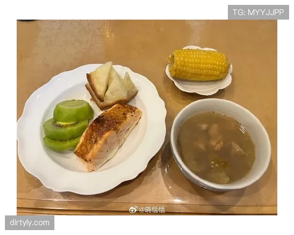 鲍春来晒早餐像开赛前动员，我瞬间把银行卡藏起来了